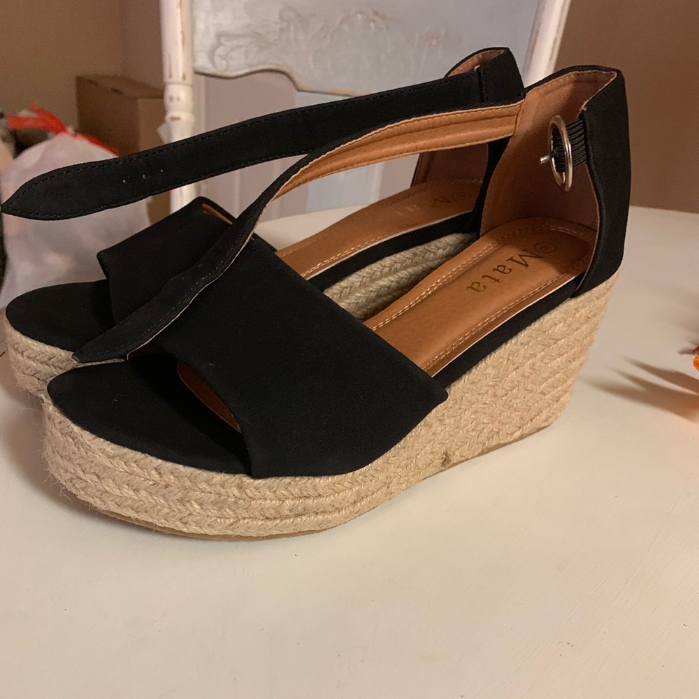 Black wedges!